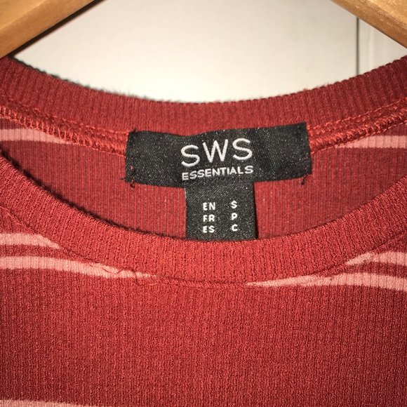 Striped red lettuce hem t-shirt - Picture 4 of 4